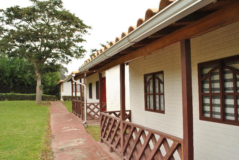 Hosteria Rosa Blanca Puembo Exteriör bild