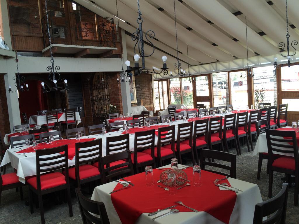 Hosteria Rosa Blanca Puembo Exteriör bild